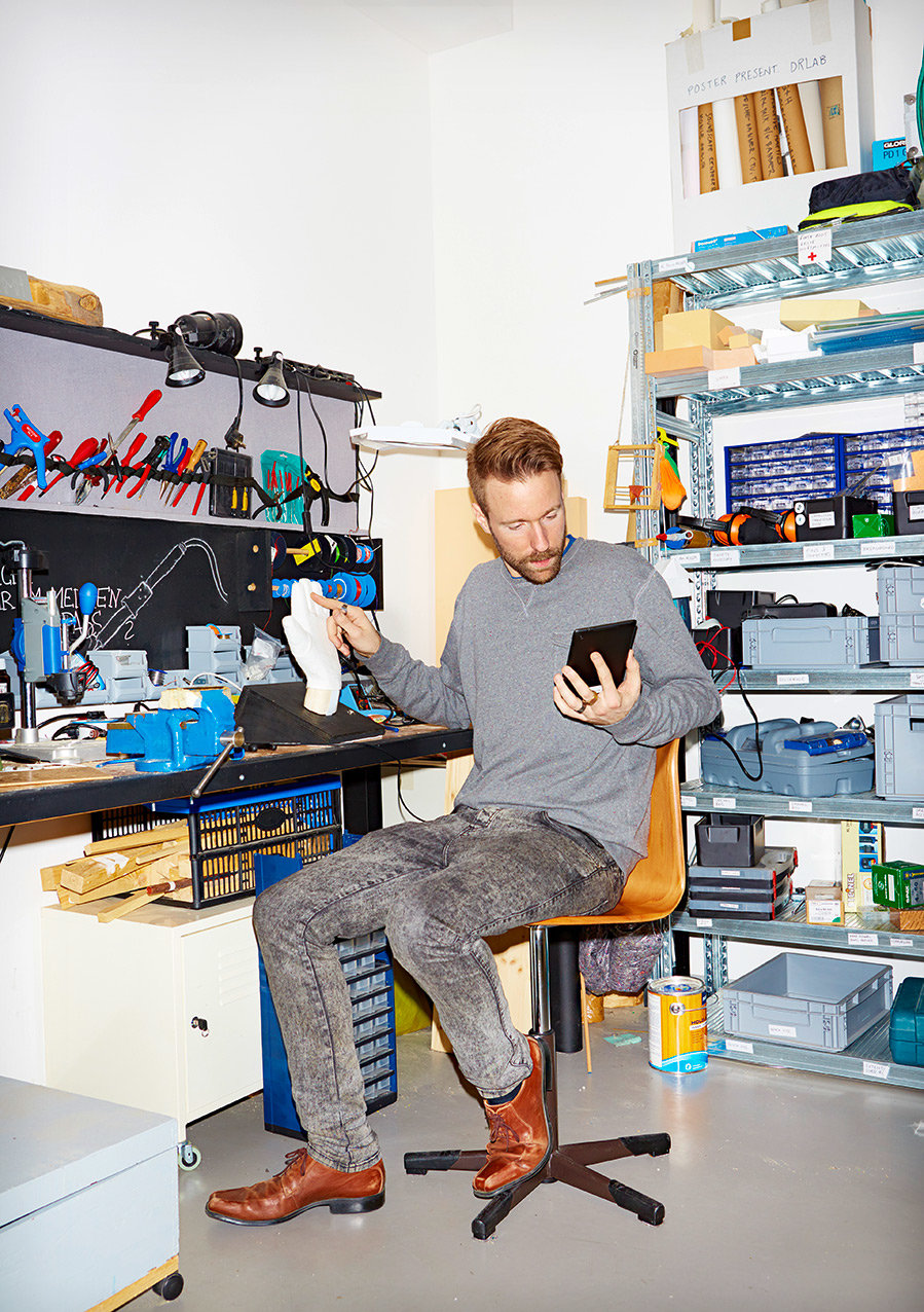 Tom Bieling in seiner Werkstatt für Social Design