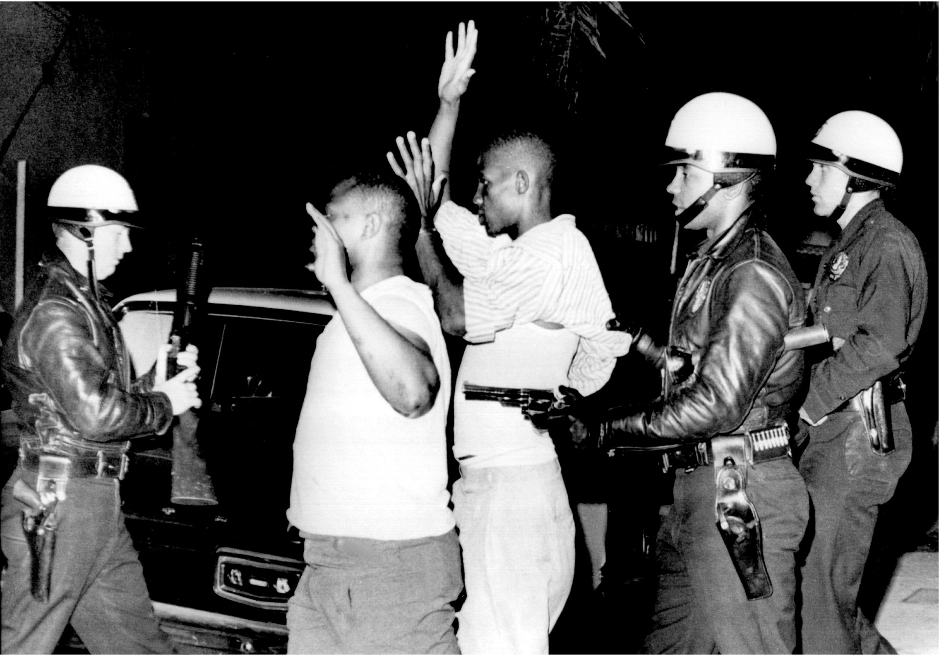Polizeigewalt ist kein neues Thema. Diese Aufnahme stammt aus dem Jahr 1965 und entstand bei Unruhen in Los Angeles