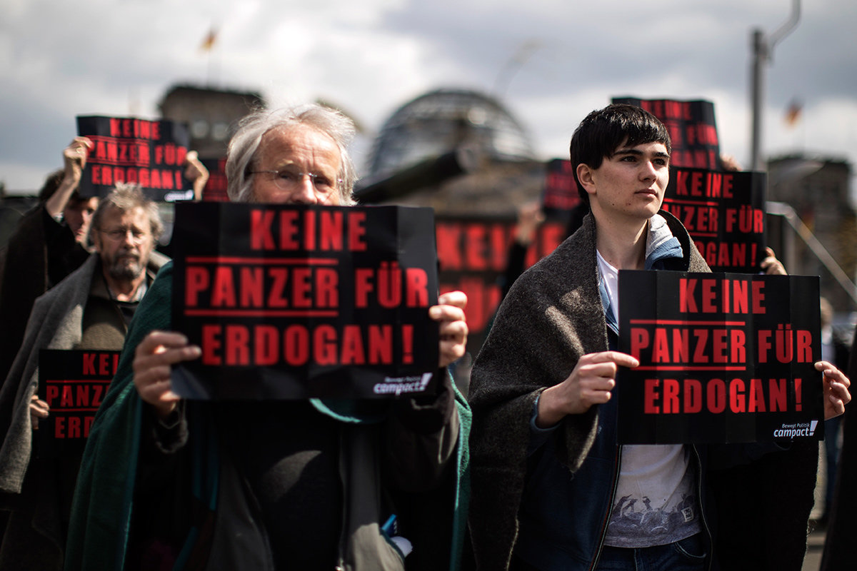 Campact Protest vor dem Bundestag (Foto: Hermann Bredehorst/Polaris/laif)