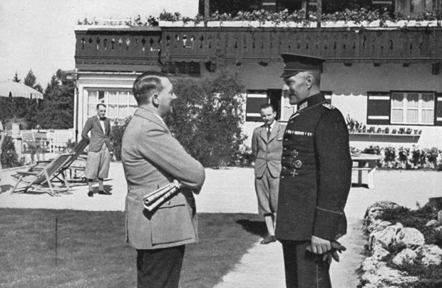 1936: Adolf Hitler empfängt Besuch auf dem Obersalzberg