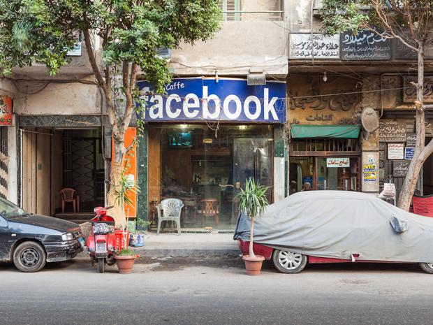 Viele stillen ihren Informationshunger nur noch bei Facebook. Aber Facebook stellt dann auch das Menü zusammen (Foto: Heinrich Holtgreve)