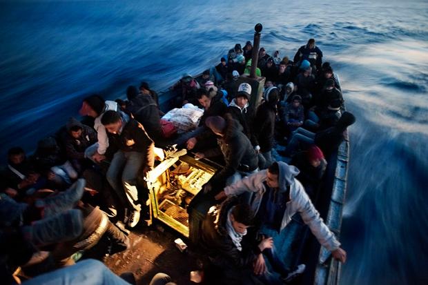 Gefährliche Überfahrt: 2014 kamen 218.000 Flüchtlinge übers Mittelmeer nach Europa. Laut UNO sind 3.500 ertrunken. Mehr als jeder Hundertste. 
