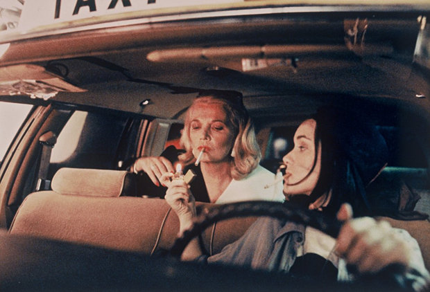 Aus einer Zeit, als man in Taxis noch rauchen konnte: „Night on Earth“ (Foto: fine line pictures)
