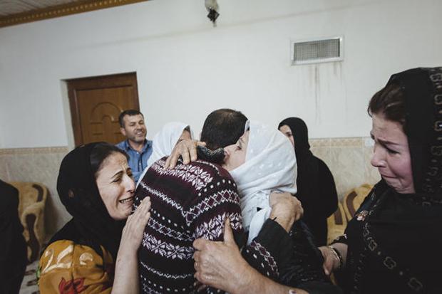 In seiner Heimatstadt Arbil wird Ajad von seiner Familie empfangen. Freudentränen fließen, obwohl es kein glückliches Ende ist. Heute denkt Ajad, dass er sich vor seiner Flucht besser über Deutschland hätte informieren sollen. Und es nagen Zweifel  an ihm (Foto: Fabian Weiss)