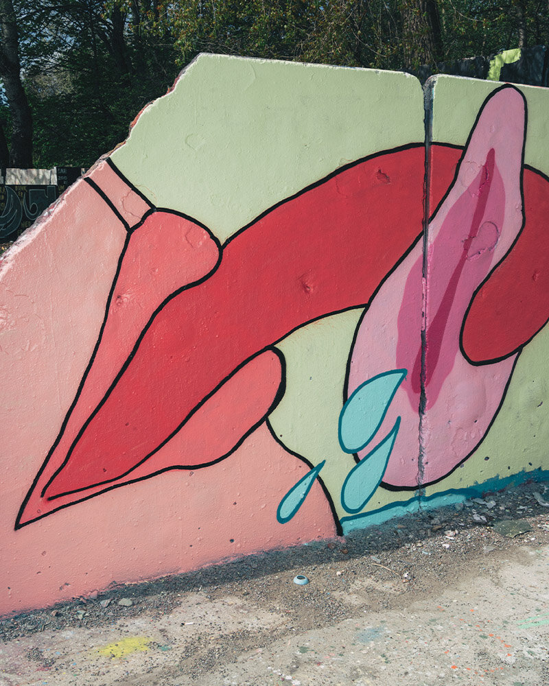 Wandbild einer Zunge mit einer Vulva