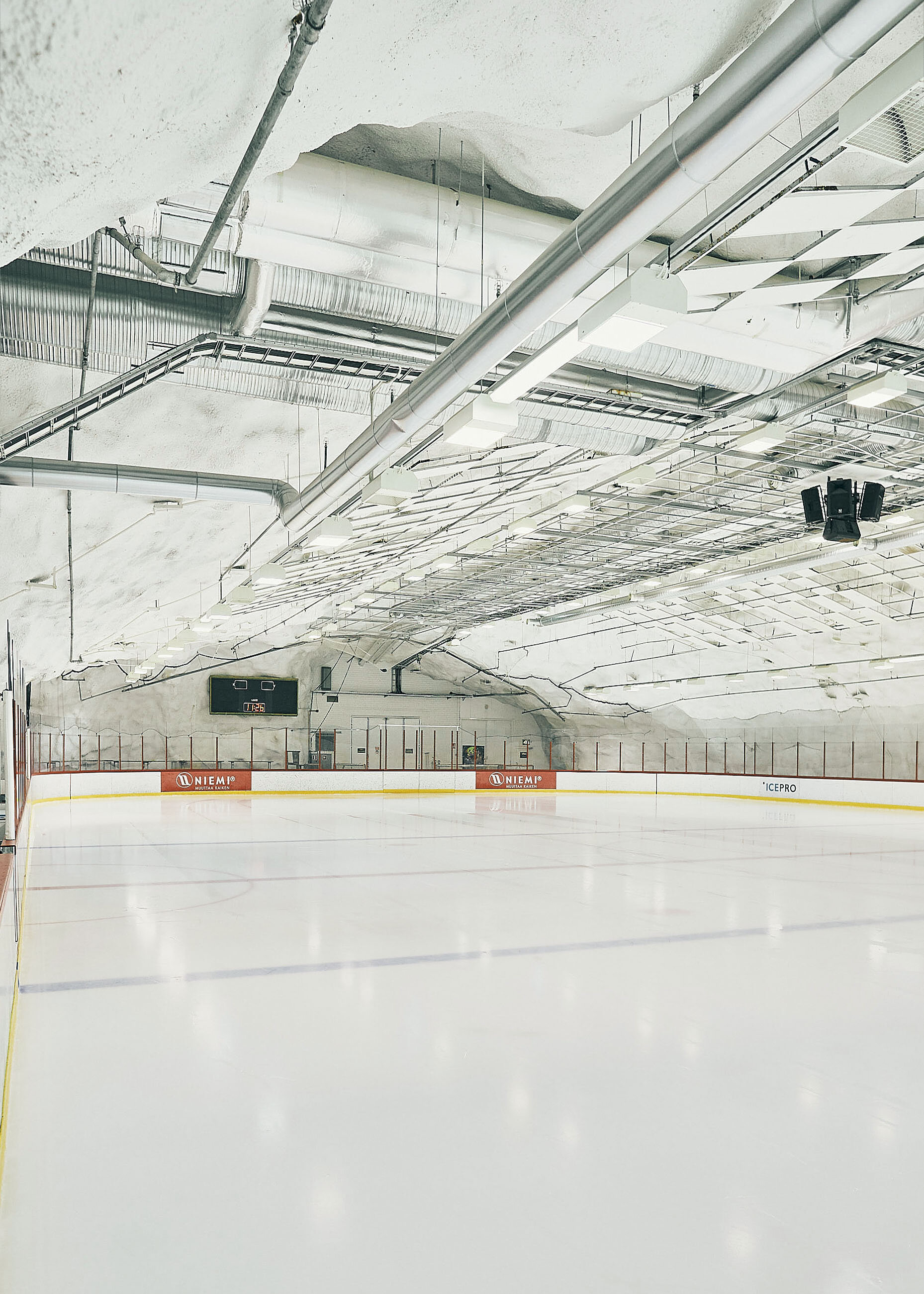 unterirdische Eishockeyhalle