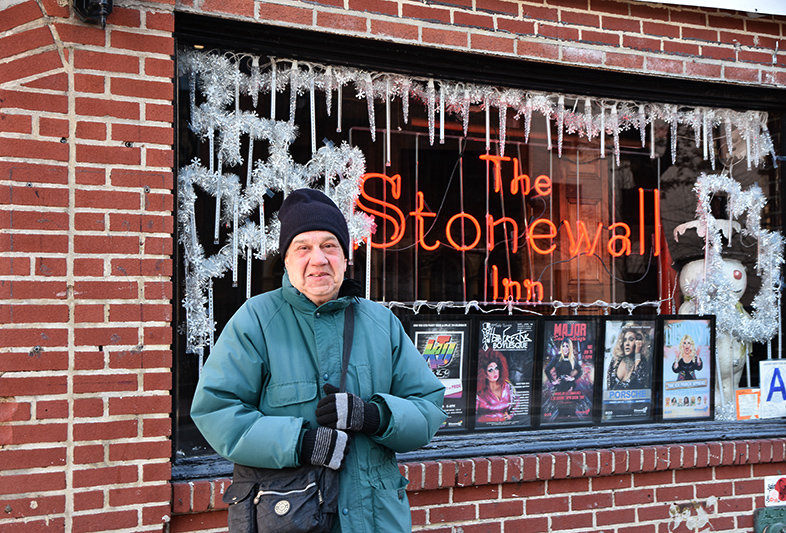 Martin Boyce vor dem Stonewall Inn (Foto: Tobias Sauer)