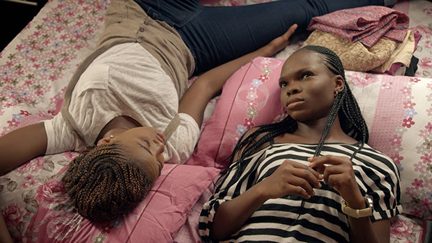 Zwei Frauen liegen auf einem Bett (Foto: MTV)