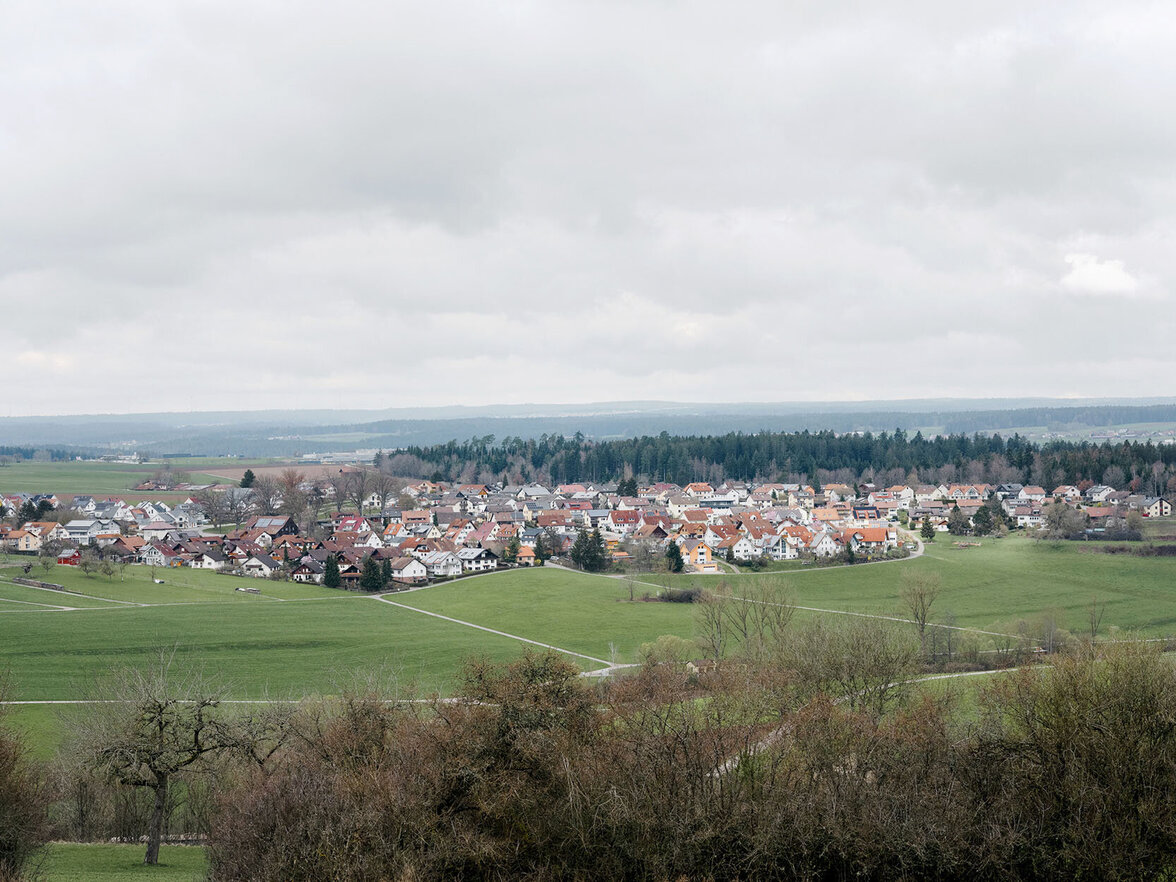 Blick auf Nele Willfurths Heimatort Egenhausen vom Naturschutzgebiet „Egenhäuser Kapf“