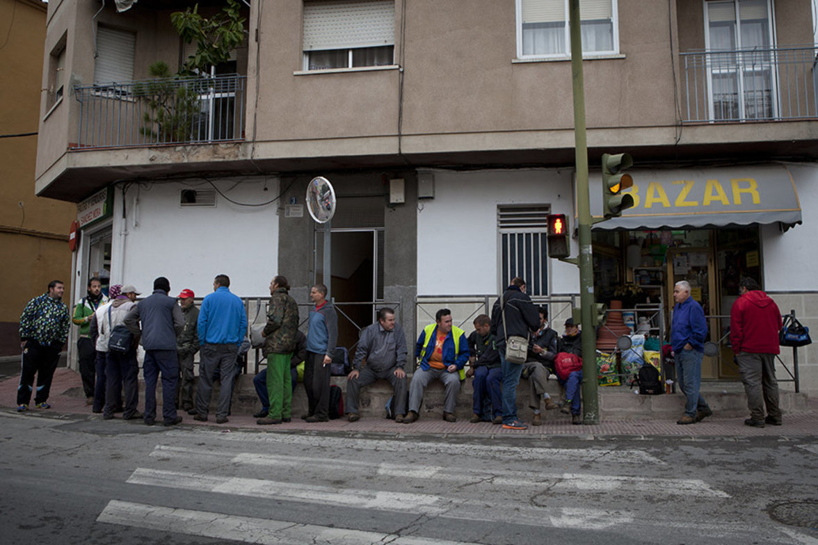 Saisonarbeiter in Spanien warten auf Arbeit