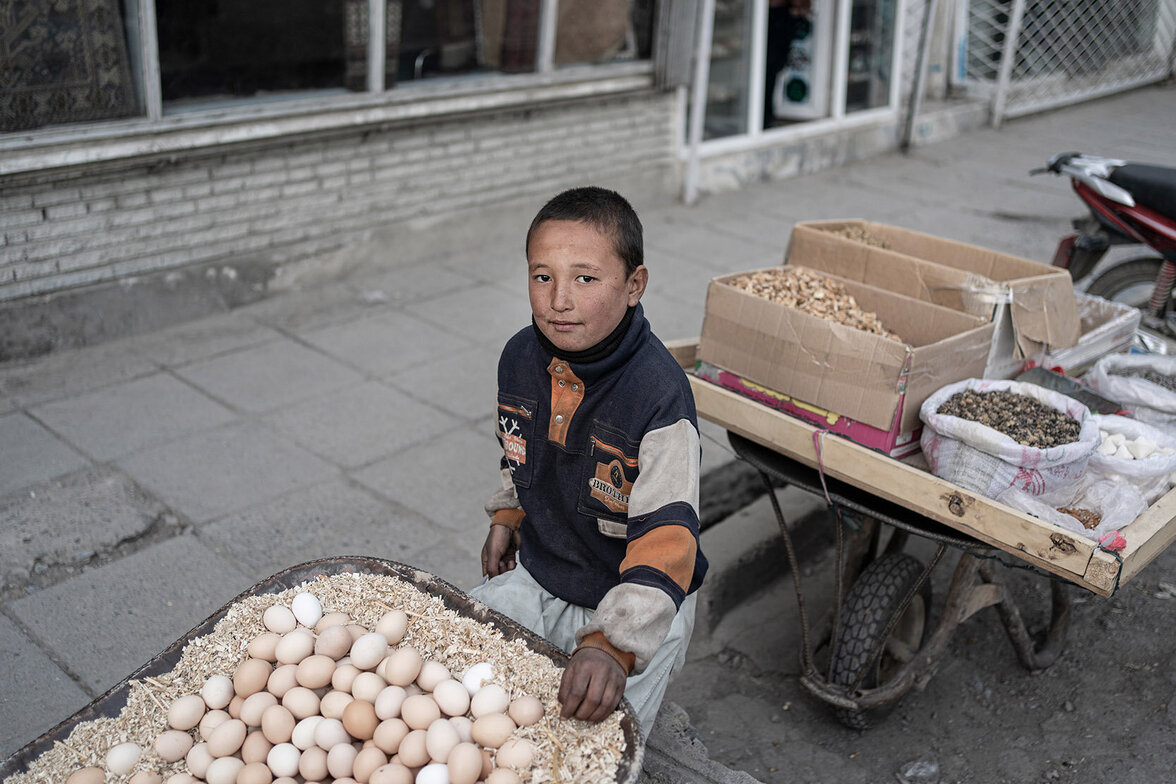 Ismatullah (12) verkauft seit zwei Jahren Eier in und um die Chickenstreet