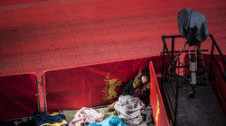Schlafender Fan auf der Berlinale (Foto: Daniel Seiffert)