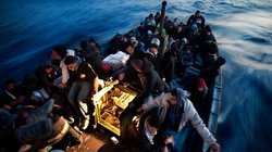 Gefährliche Überfahrt: 2014 kamen 218.000 Flüchtlinge übers Mittelmeer nach Europa. Laut UNO sind 3.500 ertrunken. Mehr als jeder Hundertste. 