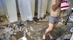 Unhygienische Zustände: Dusche für Flüchtlinge in Mytilini auf der Insel Lesbos, Juli 2015
