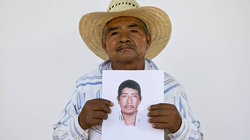 Es bleibt nur ein Foto: Dieser Mann zeigt einen von über 27.000 Menschen in Mexiko, deren Verbleib ungeklärt ist. 