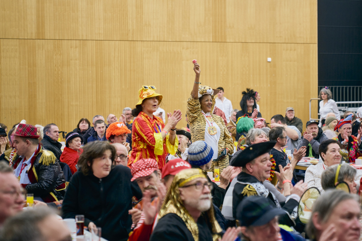 Besucher im Festsaal