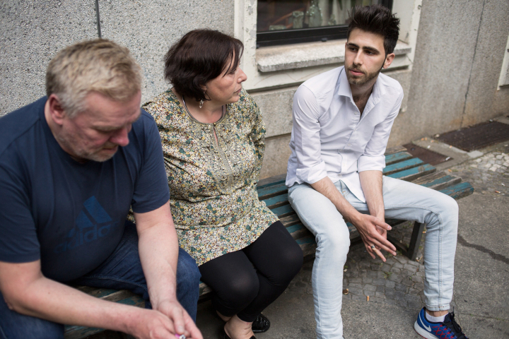 Kurze Pause mit den Kollegen aus der Volkssolidarität. Seit April ist Deaa dort als Bufdi im Einsatz.