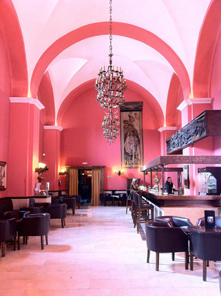 Hotelbar im ehemaligen Kloster San Marcos