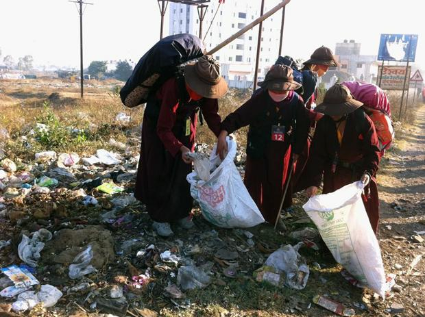 Die Buddhisten haben zwar viel Respekt vor der Natur, aber ihnen fehlen wissenschaftliche Erkenntnisse über Umweltschutz – sagt der Gyalwang Drupka