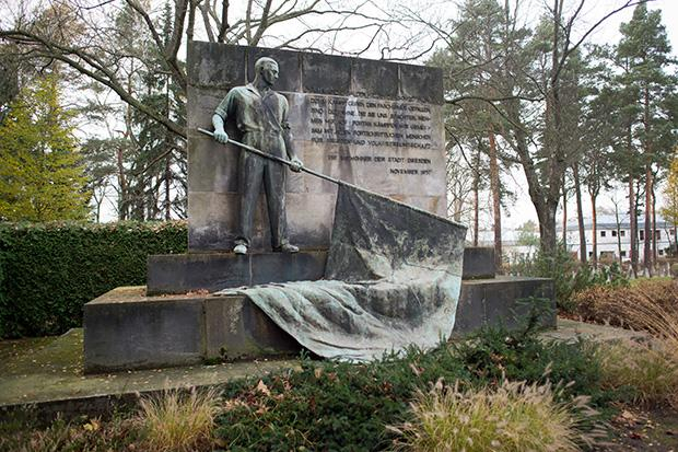 Geld und Gedenken: Um den Garnisonfriedhof gibt es Streit, weil auf dem Nordflügel Gräber eingeebnet werden sollen