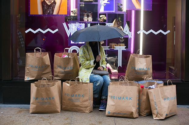 Bulimischer Konsum? Die Primark-Tüte wird dafür gern als Symbol genommen