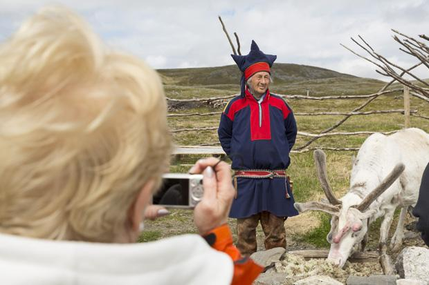 Jede Region hat ihren eigenen Stil: Ein Profi erkennt also sofort, dass diese Tracht nicht aus Finnland, sondern aus Norwegen kommt