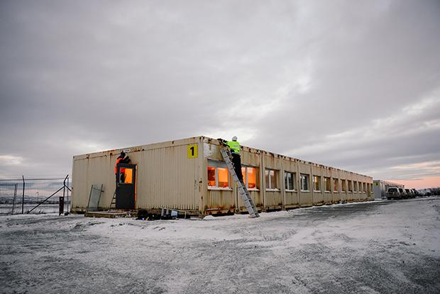 In „Vestleiren“ harren die Flüchtlinge ihrer Anhörung und der drohenden Abschiebung. Die Zustände in dem Camp 15 Kilometer außerhalb von Kirkenes in Nordnorwegen haben immer wieder für Schlagzeilen gesorgt