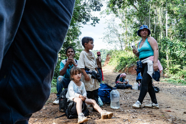 Joselin mit ihren Kindern Hilary, Jhon Seiver und Santiago