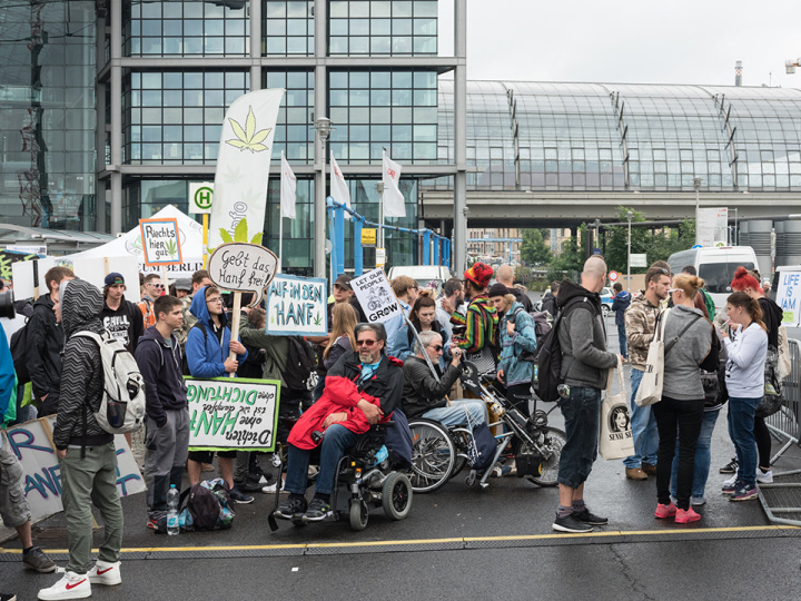 Hanfparade am Hauptbahnhof