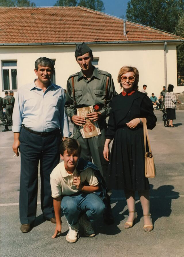 Hasan Nuhanovic mit Eltern und Bruder