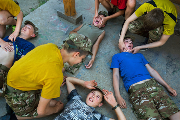 learning about combat wounds and rapid first-aid response on the battlefield,