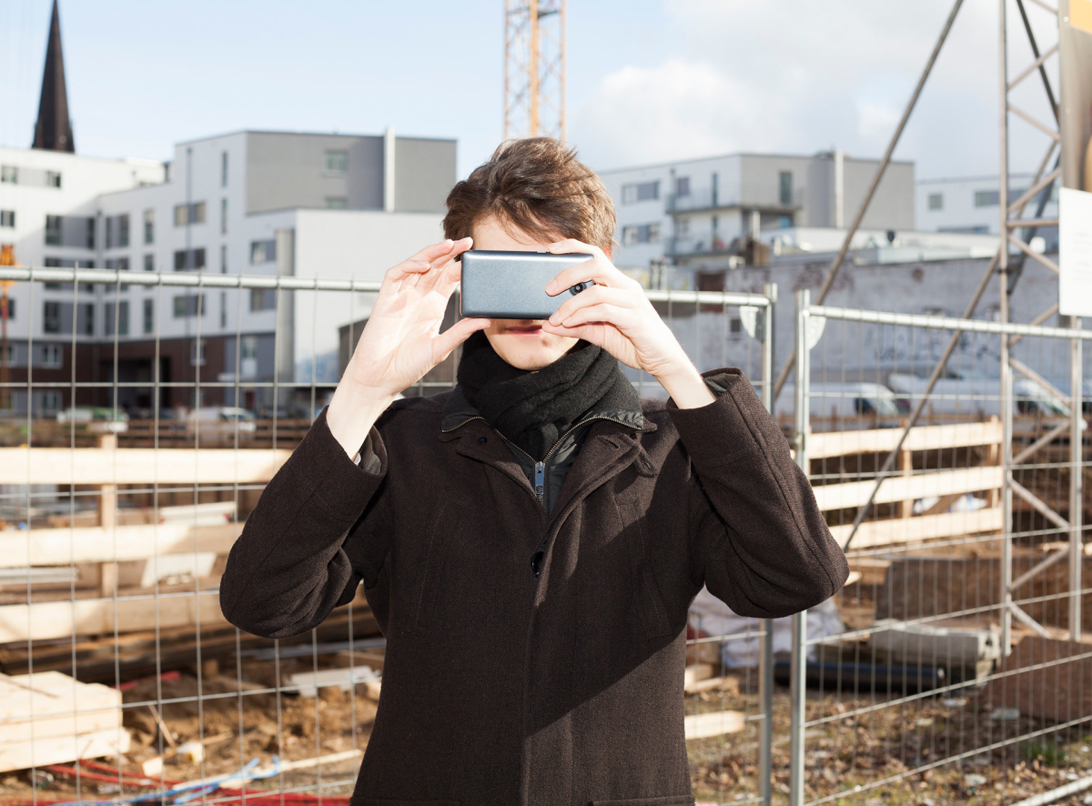 Bernd Kramer fotografiert eine Baustelle