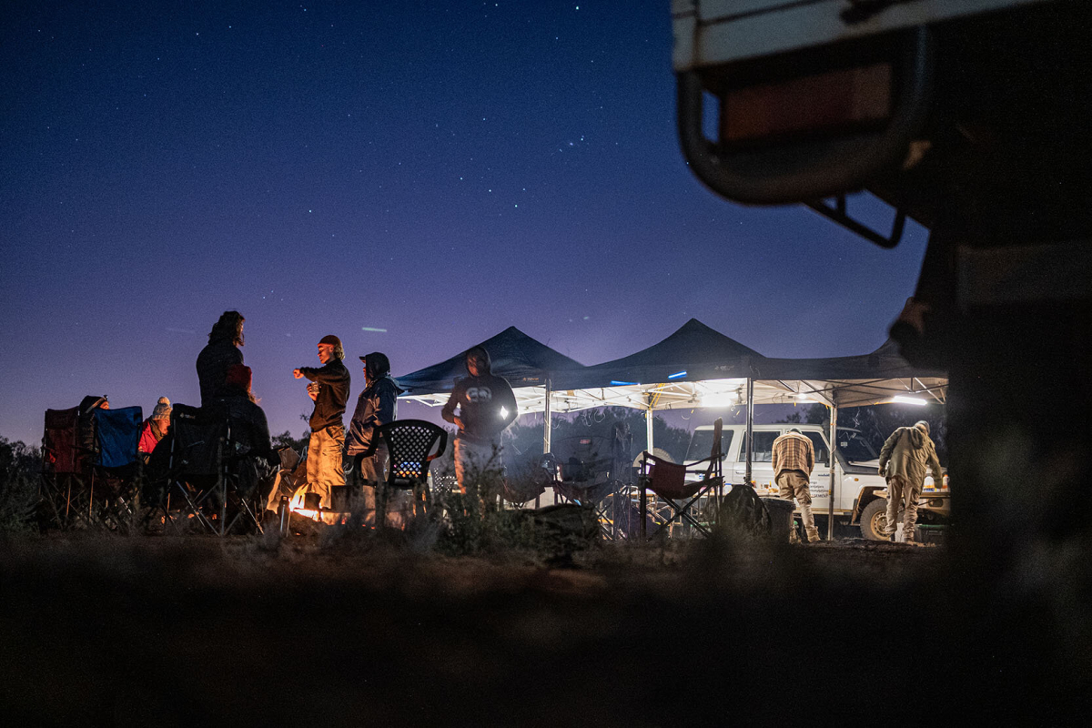 Abends im Camp am Feuer