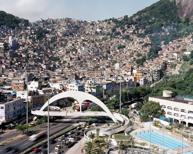 Blick Rocinha, Rio de Janeiro: Eingebettet in einer der reichsten Gegenden Rios, zwischen den Nobelvierteln Leblon und Ipanema.