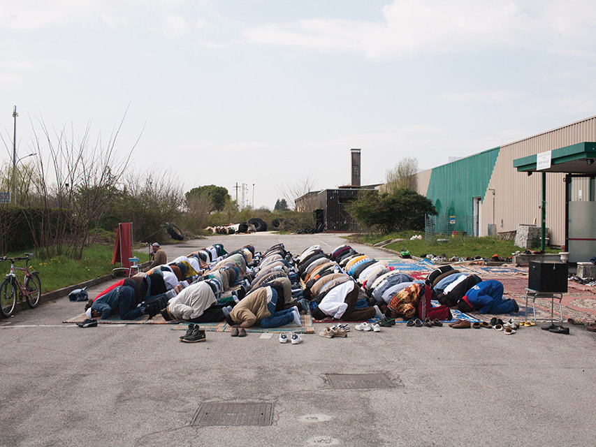 Profane Orte sakral nutzen. Das ist für Moslems in Italien ganz normal.