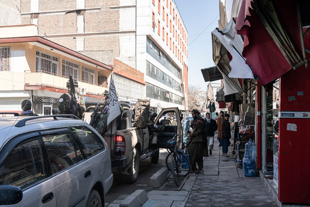 Taliban beim shoppen auf der  Chickenstreet