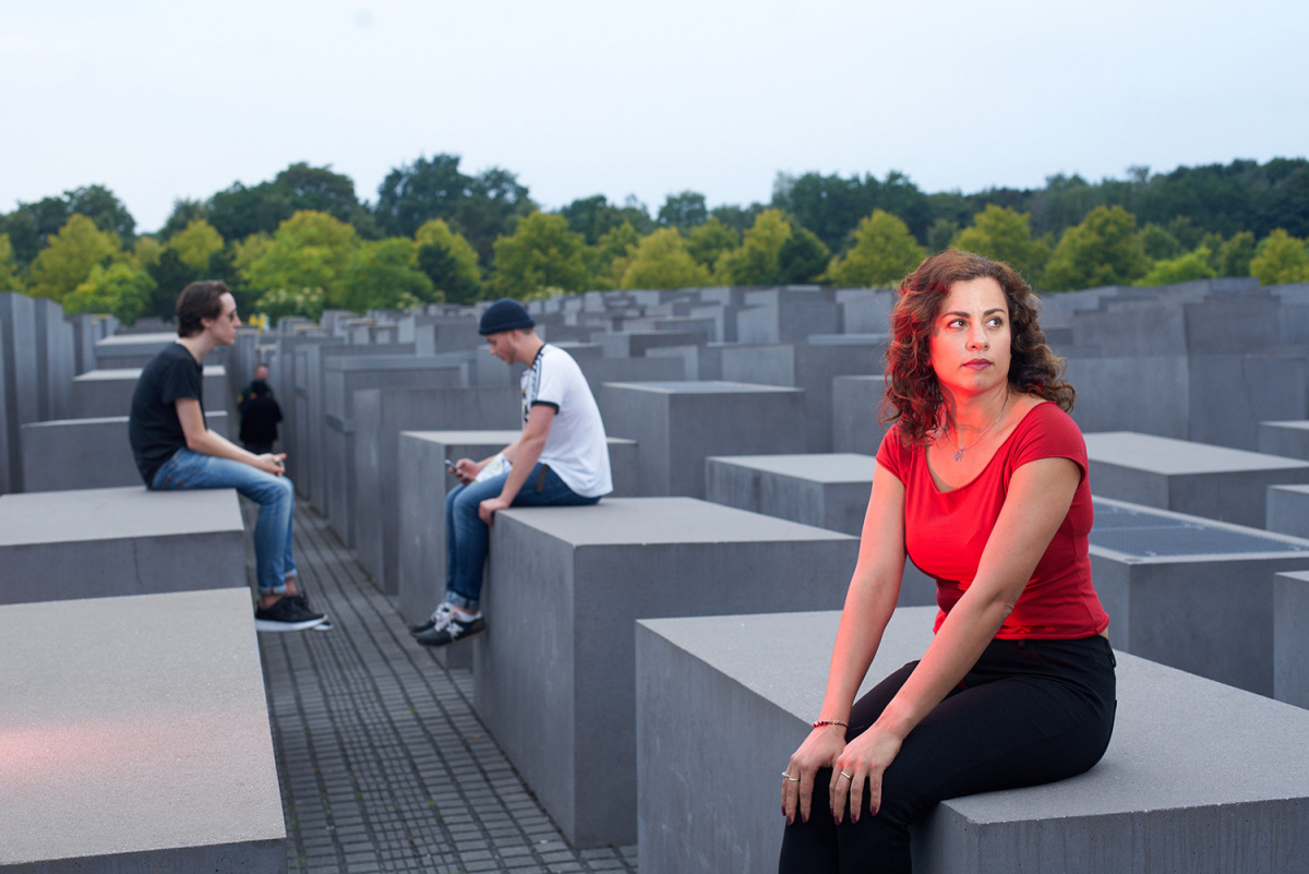 Orit auf dem Holocaust Mahnmal