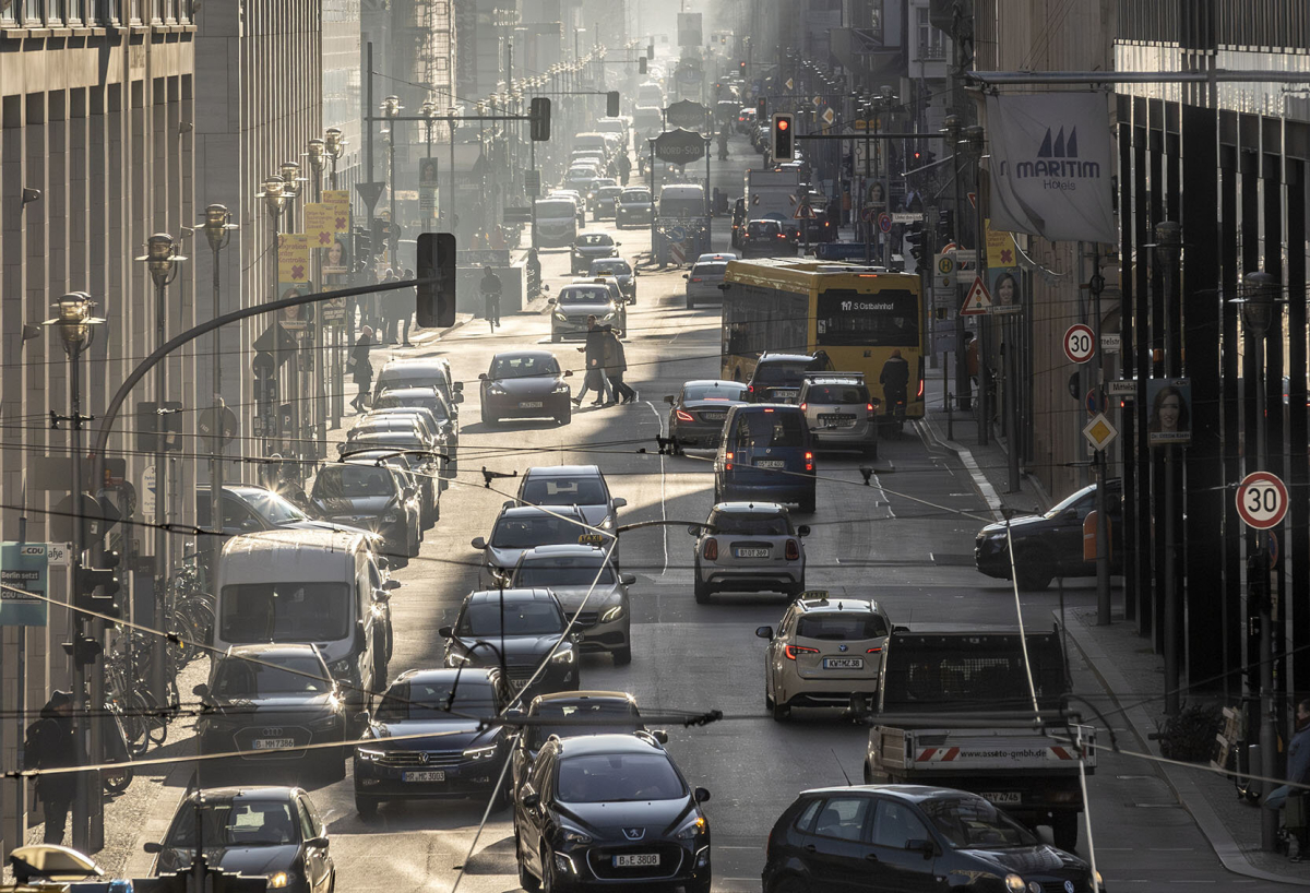 Rushhour auf der Friedrichstraße in Berlin