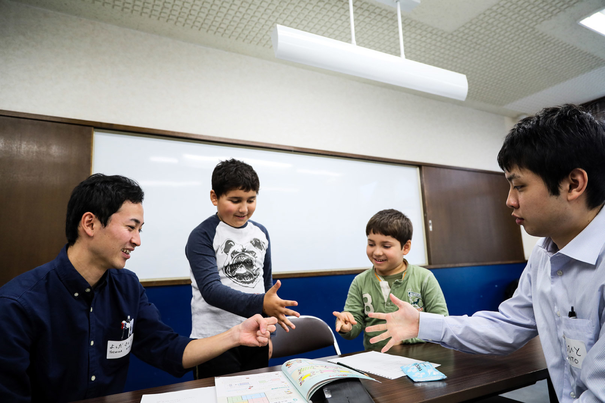 Kanon, 7, and Rojhat, 10, are learning numbers during a japanese lesson organized by "Japan Kurdistan Ftriendship Association". All teachers are volunteers who want to help the kurdish community in the integration process, as the majority of them are able