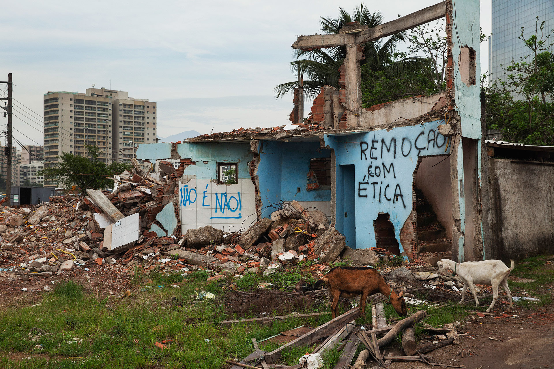 Eine abgerissene Favela in Rio de Janeiro. Sie muss für die Olympischen Spiele weichen Eine abgerissene Favela in Rio de Janeiro. Sie muss für die Olympischen Spiele weichen
