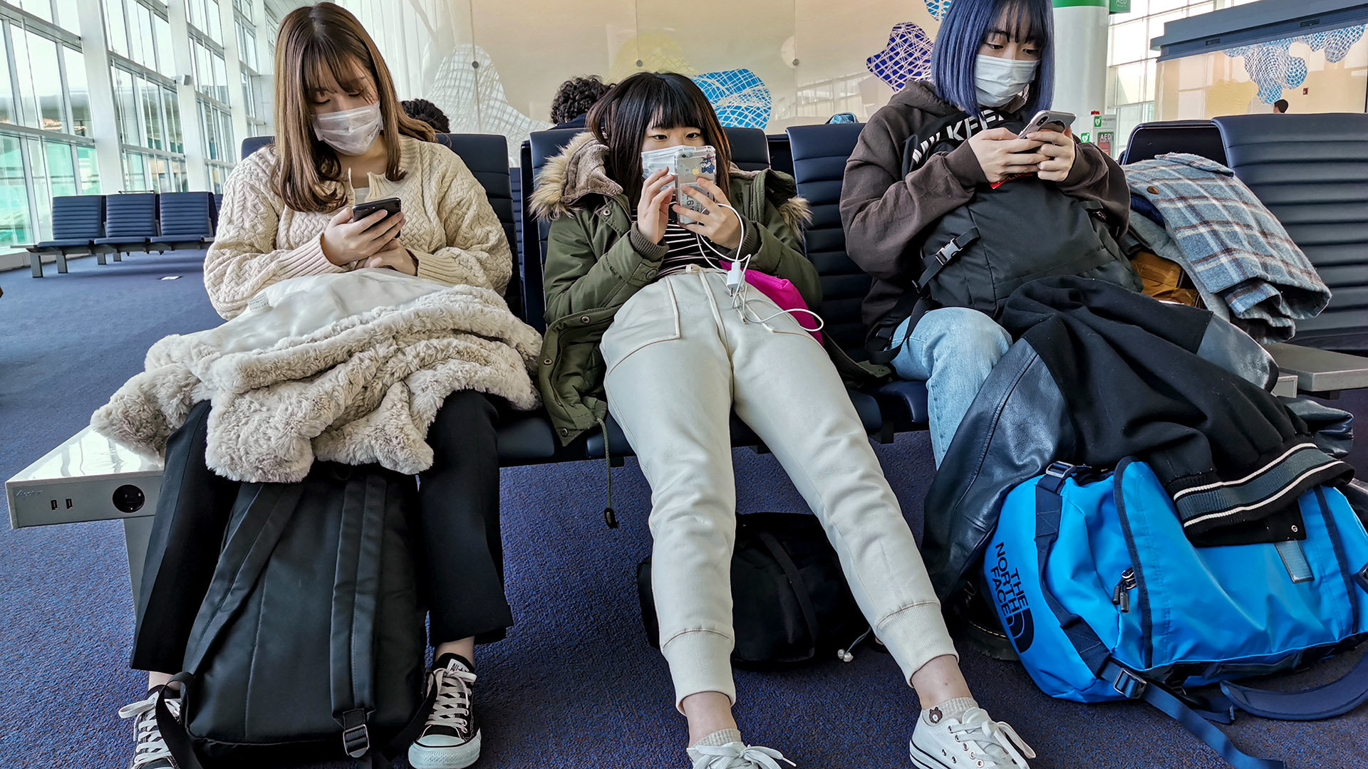 Koreanerinnen am Flughafen in Seoul / Foto: Geyres Chri stophe/ABACA/picture-alliance Koreanerinnen am Flughafen in Seoul / Foto: Geyres Chri stophe/ABACA/picture-alliance