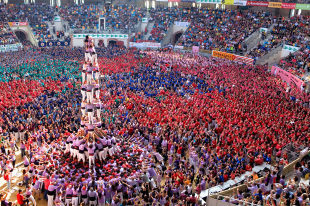 Katalanische Brauchtumspflege: Neben der Sprache gehört dazu auch der Bau der Castells. Die Tradition der Menschentürme reicht bis ins 18. Jahrhundert zurück und stammt aus Tarragona.