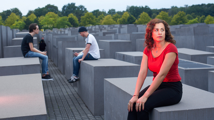 Orit auf dem Holocaust Mahnmal