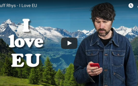 Youtube-Video von Gruff Rhys zum Brexit: „I love EU“