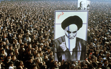Demonstranten in Teheran fordern die Rückkehr Ayatollah Khomeinis aus dem Exil
