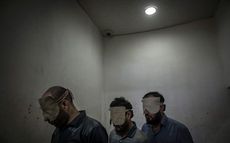 Verhaftete Oppositionelle 2013 in einem Gefängnis in Damaskus – Sie werden beschuldigt, Autobomben gebaut zu haben