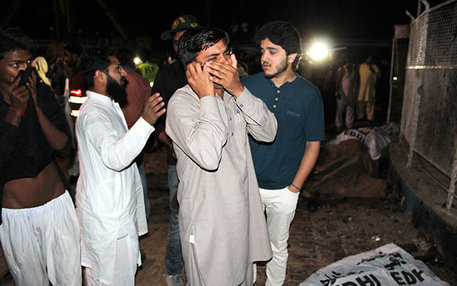 Inmitten von feiernden Familien in der Nähe eines Spielplatzes hatte sich ein Taliban-Kämpfer am Ostersonntag in einem Park in Lahore in die Luft gesprengt. Unter den 72 Getöteten waren 35 Kinder