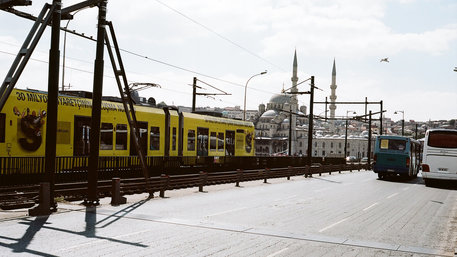 Eine Straßenbahn in Istanbul