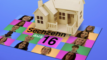 Illustration eines Hauses, das auf den Fotos der im Video befragten jungen Menschen steht
