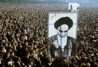 Demonstranten in Teheran fordern die Rückkehr Ayatollah Khomeinis aus dem Exil Demonstranten in Teheran fordern die Rückkehr Ayatollah Khomeinis aus dem Exil